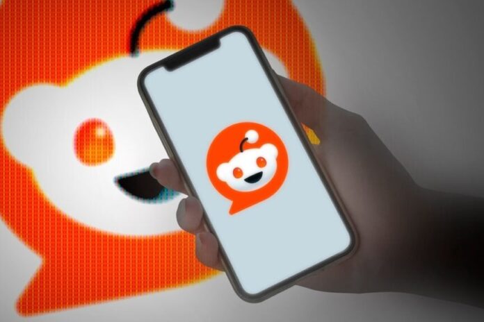 Social-Media-App-Photo-Illustrations-Bu.jpeg Reddit Turns 20, CTO Explains Why The Platform Is No Google Or OpenAI But Is Also Unlike X, Instagram And TikTok - Alphabet (NASDAQ:GOOG), Alphabet (NASDAQ:GOOGL)