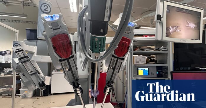 3779.jpg Robot surgery on humans could be trialled within decade after success on pig organs | Medical research