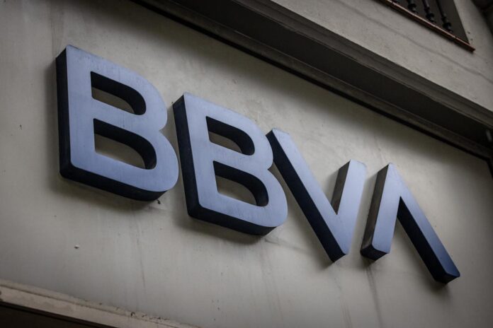 960912367204870fac71f8654c61fdc2.jpeg How BBVA is using AI to save employees 3 hours a week