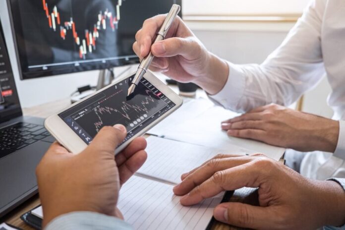 Business-Team-On-Meeting-To-Planning-Inv.jpeg Ace Investor Vinod Khosla Blasts Windsurf Founders For Abandoning Team After $3 Billion OpenAI Deal Fell Apart: 'I Would Not Work With The WeWork Founder Either' - Alphabet (NASDAQ:GOOG), Alphabet (NASDAQ:GOOGL)