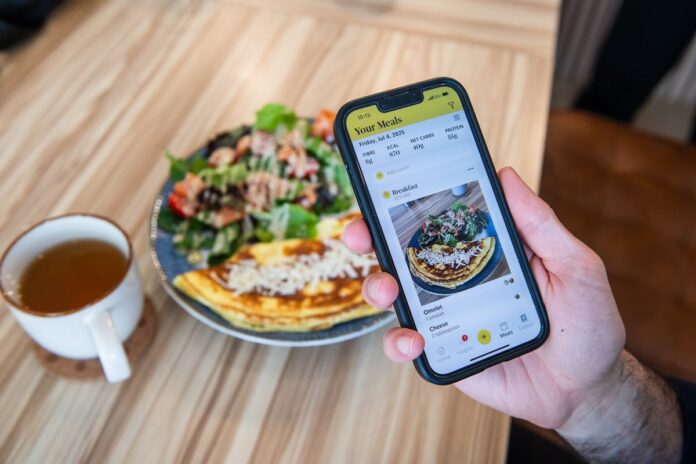 ZY7WSGDAINGWRHSAL7G3SWEKEA.JPG An AI app is helping diabetics count carbs with photos of their food – and major health care insurers are buying in