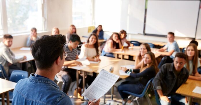 cbsn-fusion-teachers-union-partners-openai-microsoft-bring-ai-into-classroom-thumbnail.jpg Teachers union partners with OpenAI, Microsoft to bring AI into classroom