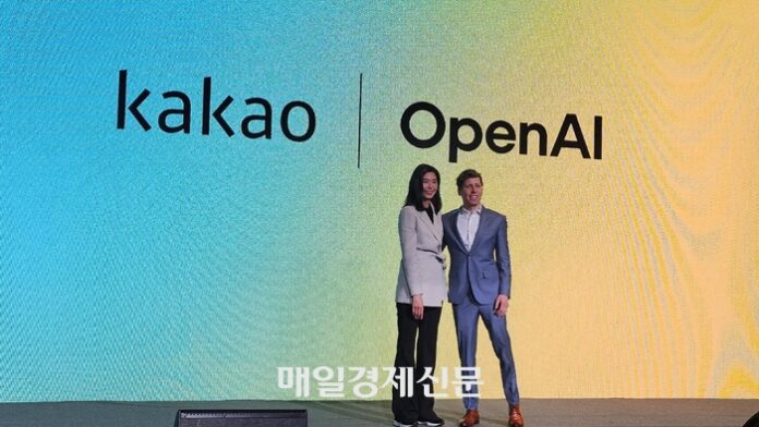 CEO Jung Shin-ah of Kakao introduces the artificial intelligence (AI) service Canana at the Kakao Developer Conference If Kakao held in October last year. [Picture = Kakao]