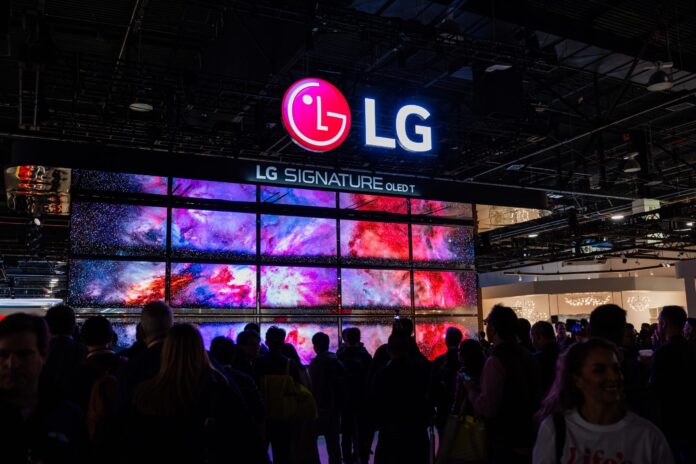 shutterstock_2411846171-scaled.jpg LG Electronics Inc. (066570.KS) Stock; Gains 2.52% on Reports of AI Memory Chip Equipment Plans