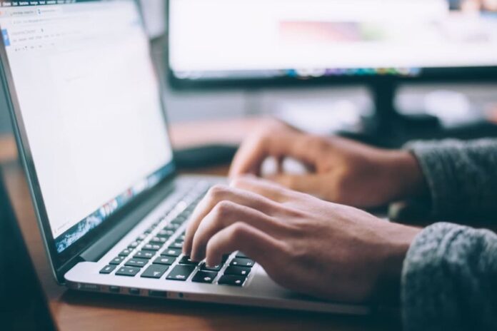 Prompt Engineering Guide: How to Write Effective AI Prompts for ChatGPT to Get Perfect Responses