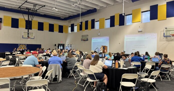 urlhttp3A2F2Fnpr-brightspot.s3.amazonaws.com2F322Feb2F52dec663499f9b3c74478b7244ef2Fimg-671.jpeg St. Louis teachers learn about how to use AI in schools