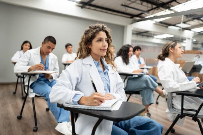 Medical School Grads Avidly Pursuing Psychiatry Despite Or Maybe Spurred By Rise Of AI Mental Health Apps