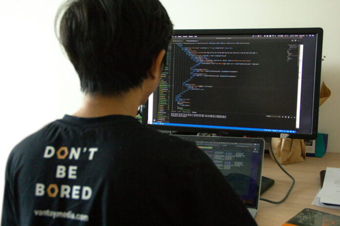 5 AI Vibe-coding Platforms Turning Prompts Into Production-ready Apps