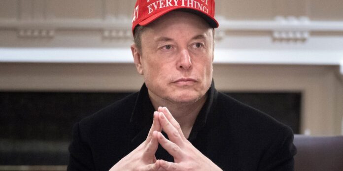 GettyImages-2206231809-e1755006625683.jpg Apple has a new AI problem—this time from Elon Musk