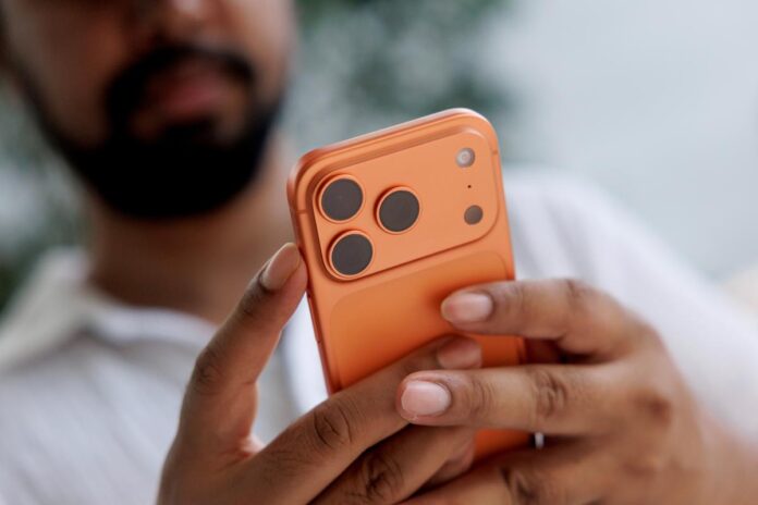 Apple Builds a ChatGPT-Like App to Help Test the Revamped Siri
