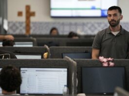 AI shakes up the call center industry, but some tasks are still better left to the humans