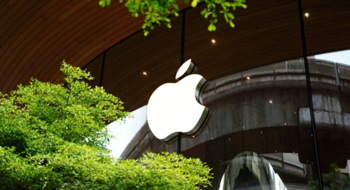 Apple Stock (AAPL) Climbs as Siri AI Revamp Targets OpenAI and Perplexity
