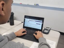 Arizona state superintendent wants more schools using AI tutoring app Khanmigo