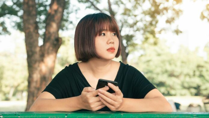 How is AIIMS-Delhi's new AI app 'Never Alone' not like other mental health apps?