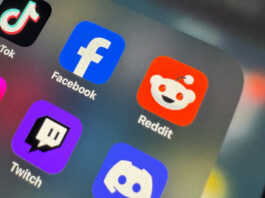 Several social media app icons on a screen, including ones for Reddit, Facebook and TikTok.