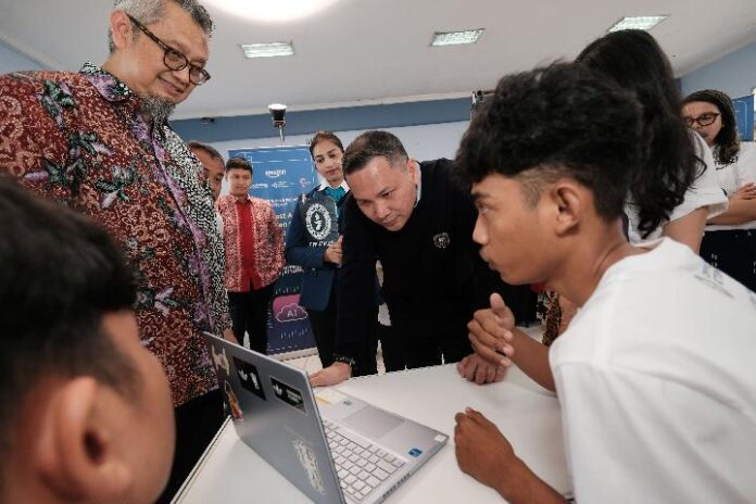 1435708_720.jpg Amazon and West Java Students Break Guinness World Record for Generative AI App