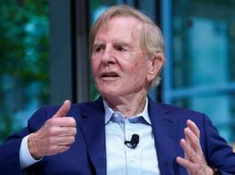 Former Apple CEO Says OpenAI Is Its 'First Real Competitor' in Decades