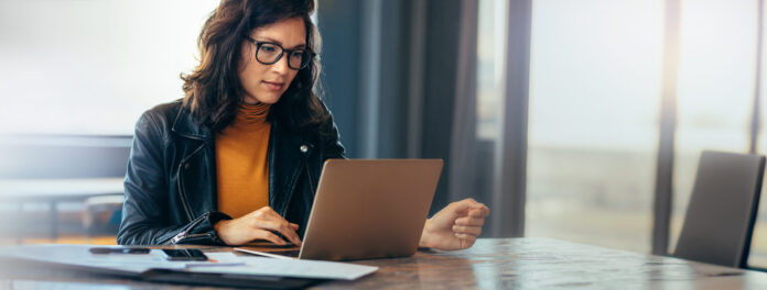 Sales Research Bench: Benchmarking AI-Powered Sales Insights
