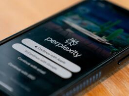 Perplexity AI tops the app stores charts