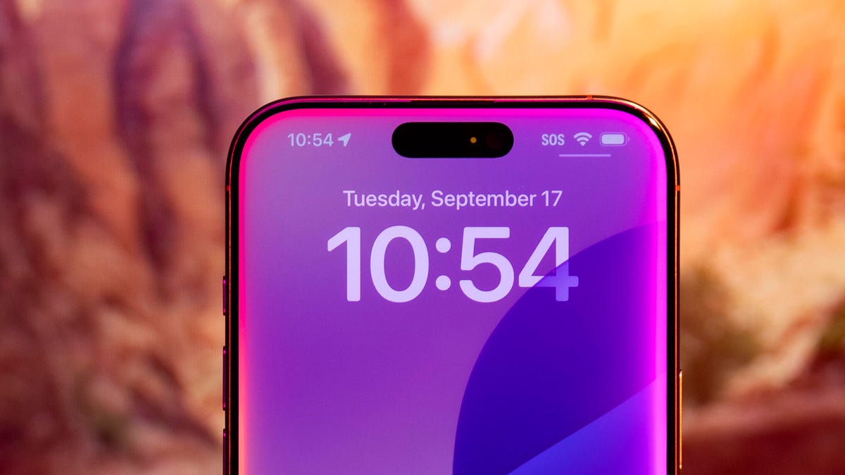 apple-iphone-16-pro-max-apple-intelligence-siri-halo-glow-4713.jpg Apple's iPhone 16 Pro Max with Siri's halo glow