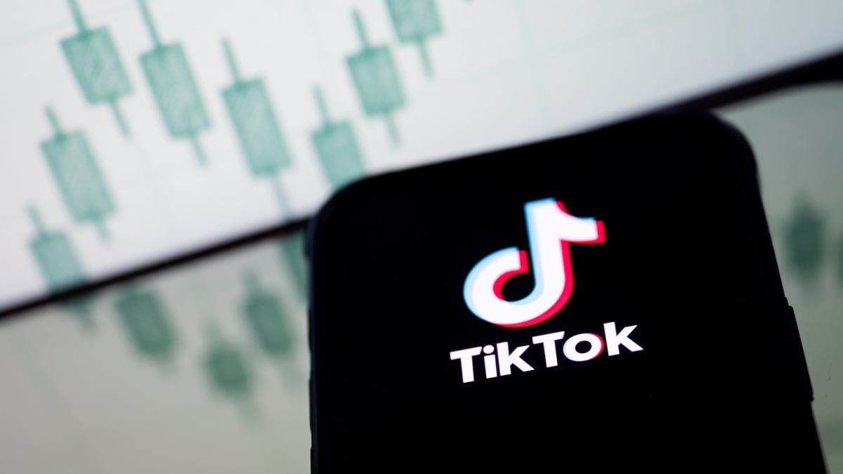 hero-image.fill_.size_1200x675.v1761674634.jpg TikTok reveals new AI features: AI Outline and Smart Split