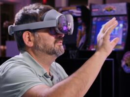 Scott Stein wearing Samsung XR headset