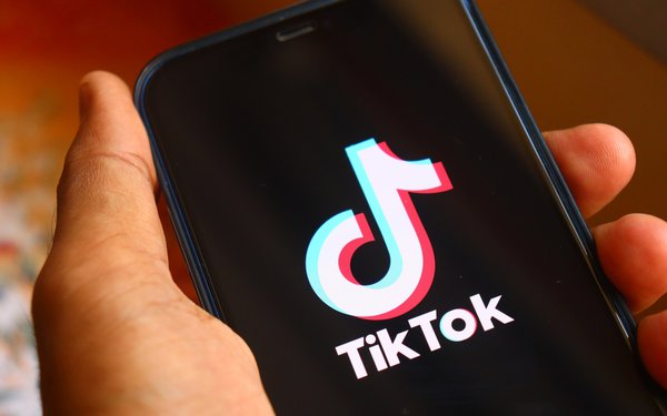 TikTok Updates AI Ad Tools, Offers Smart Campaign Creation 10/09/2025