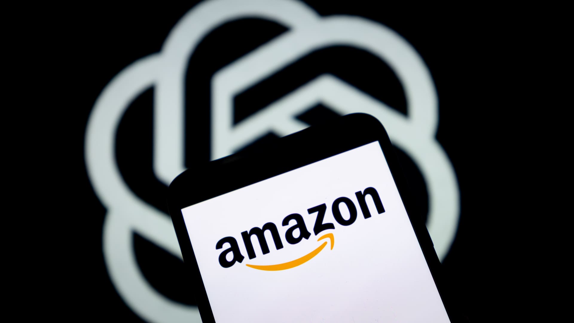 108220889-1762211588906-gettyimages-2244386438-Illustration_Amazon.jpeg AI is carrying the weight of the U.S. market