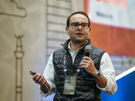 Empowering Trust Agents: Navigating the AI Paradox in Payment Education Teaching payments to trust agents: the AI Paradox and the transformation beyond