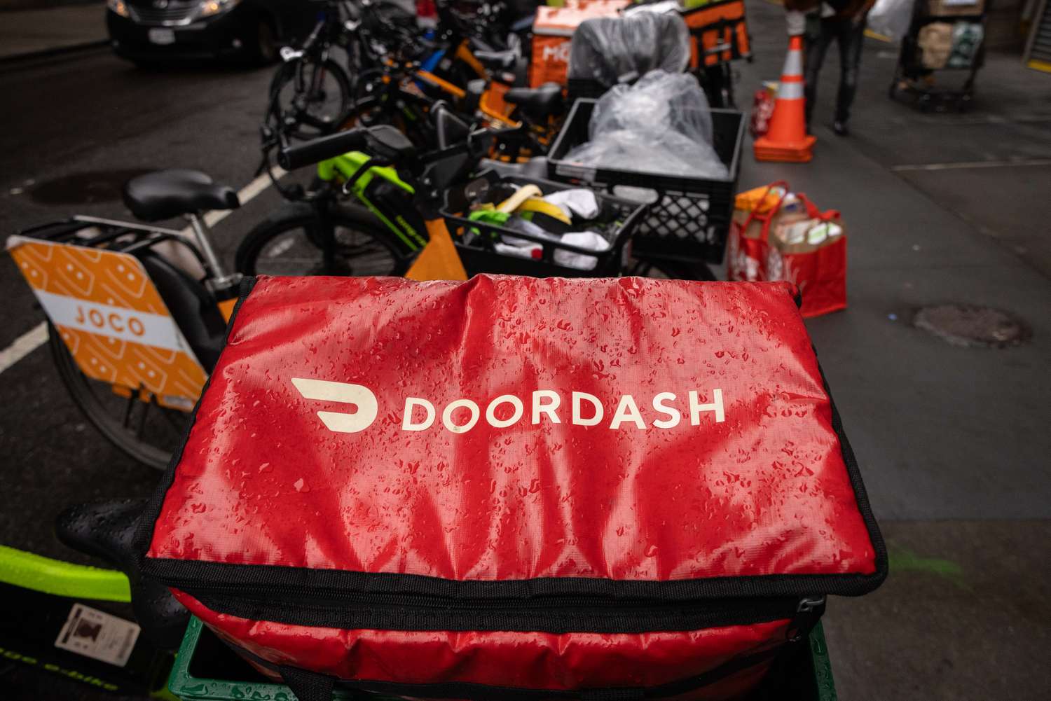 GettyImages-2213188946-68c530d7e5b34815bffd0b9442e164c6.jpg DoorDash Stock Drops; Datadog Pops as AI Tools Help Drive Growth