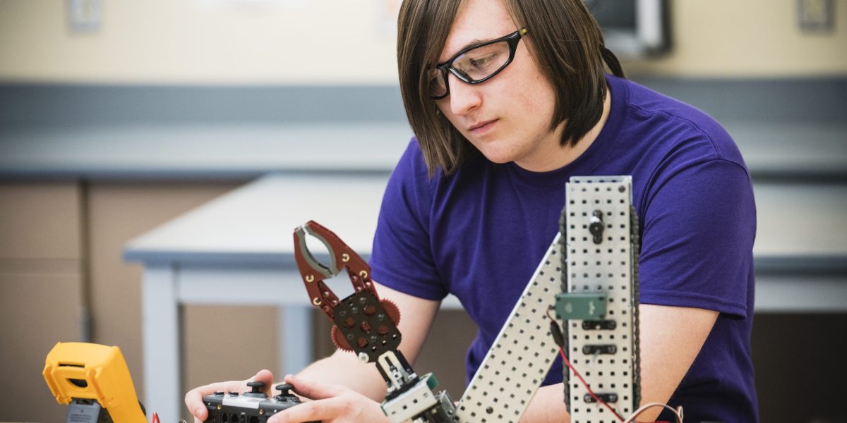 GettyImages-738777065-e1764023095316.jpg AI agents and robots can already automate over 57% of U.S. work hours, but that doesn't mean half of all jobs are endangered, McKinsey says