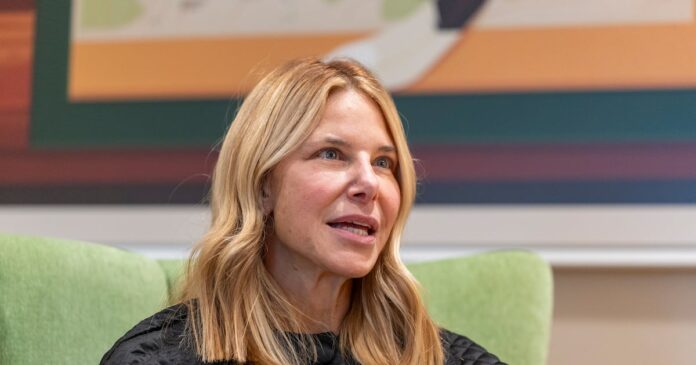 Slack CEO Unveils AI-Powered 'Agentic OS' for Task Automation - 조선일보