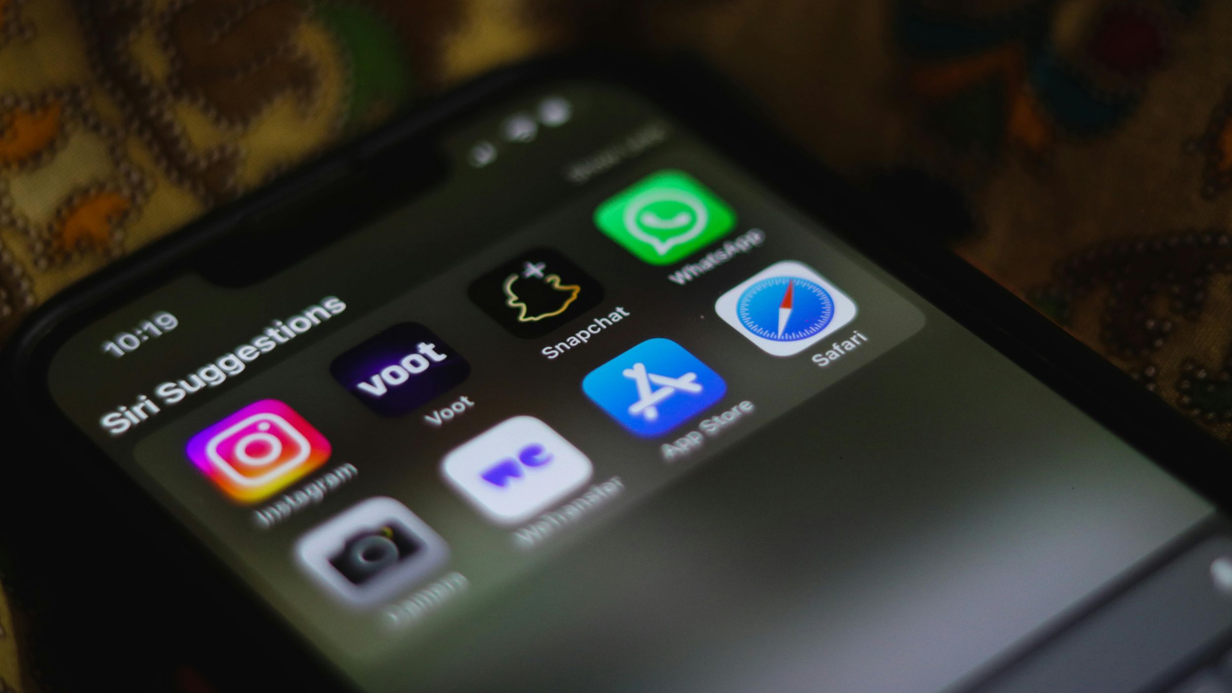 apple-turns-google-gemini-ai-help.jpg Apple Turns to Google's Gemini for Next-Gen Siri