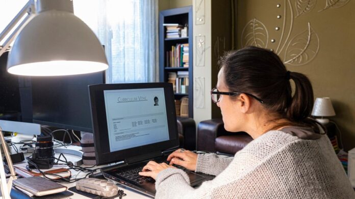 How to safely use AI to write your resume, cover letter