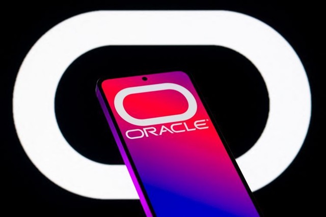 1765424122_1_b.jpg Oracle's AI cloud deal with OpenAI drives surge in obligations but raises debt concerns