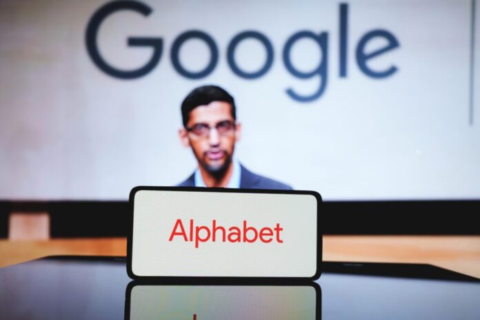 Google's Gemini Eating ChatGPT's Lunch: Market Share Gain From 5% To 18% Is 'Clearest Signal' That Alphabet Is Winning AI War - Alphabet (NASDAQ:GOOGL)