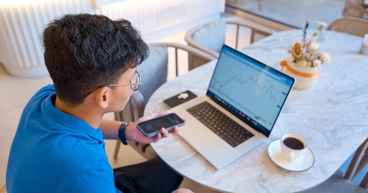 GettyImages-2246804662_1764956376.jpg I use ChatGPT for everything else — should I get AI to manage my money too?