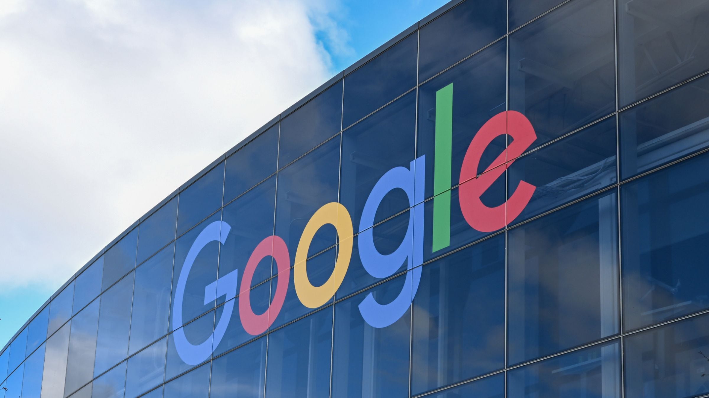 VGA7V5ORZ5HDZJBNP4B62NR7QY.jpg Alphabet Stock Has Surged on AI Momentum. Is It Still a Buy?