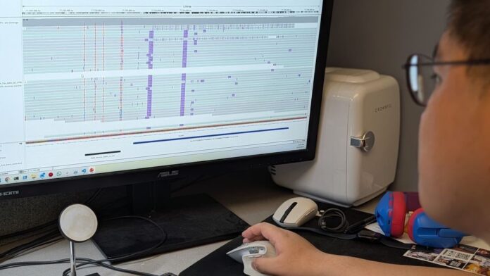 The National Desk dark theme brand icon