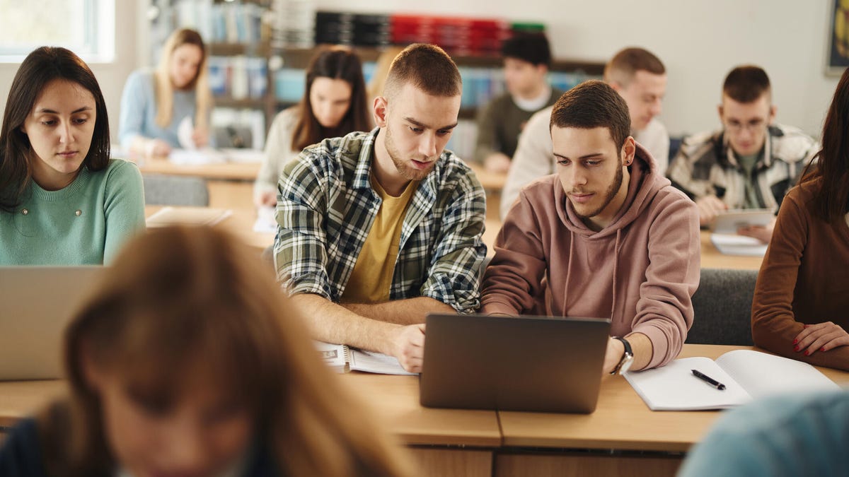 studentsclass5555gettyimages-2029597236.jpg I found 7 essential Linux apps for students - including a local AI