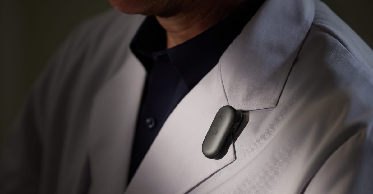 Doctor_Clip_Black.jpg Plaud updates the NotePin with a button