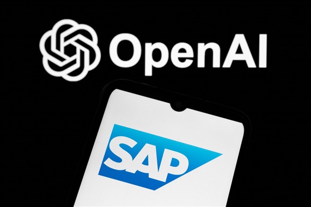 Experts dismiss AI agents replacing enterprise software claims