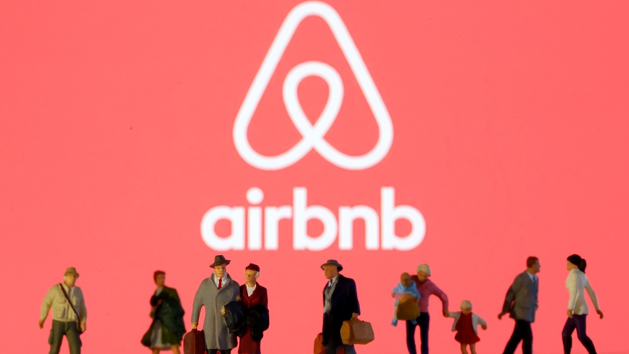 airbnb-ai-replaces-human-jobs-ai-agents-airbnb-customer-care-1528598-16x9_0.jpg Download app