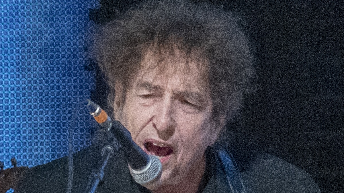 bob-dylan-ai-lectures-from-the-grave.jpg