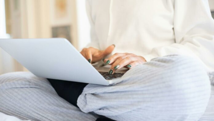 Compare ChatGPT, Gemini, and more side by side with this AI tool