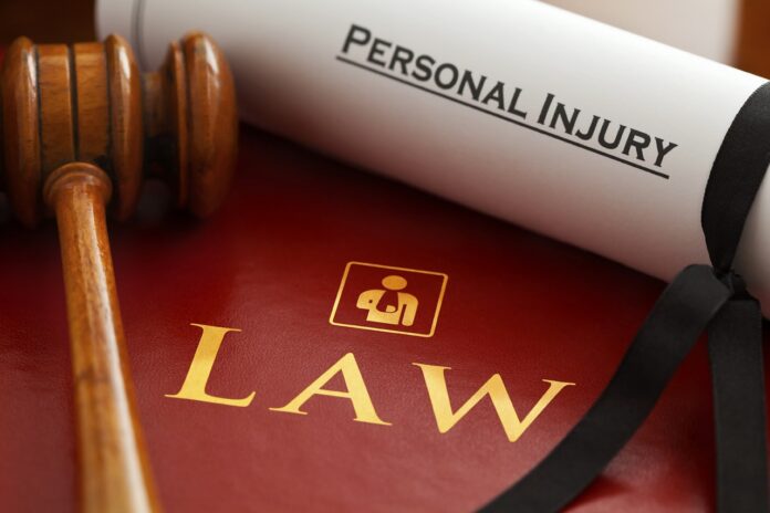 A Los Angeles personal injury lawyer can do an extensive case review on your behalf. (PHOTO: Claim Accident Services/Pixabay )