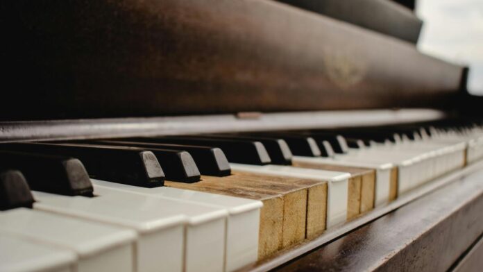 Learn piano for less than $24 a year with this AI-powered piano tutoring app